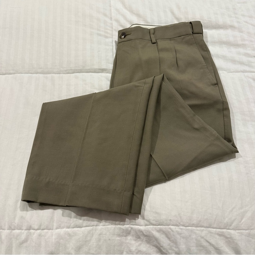 L.L. Bean 100% wool Men's Khaki Dress Pants 34w